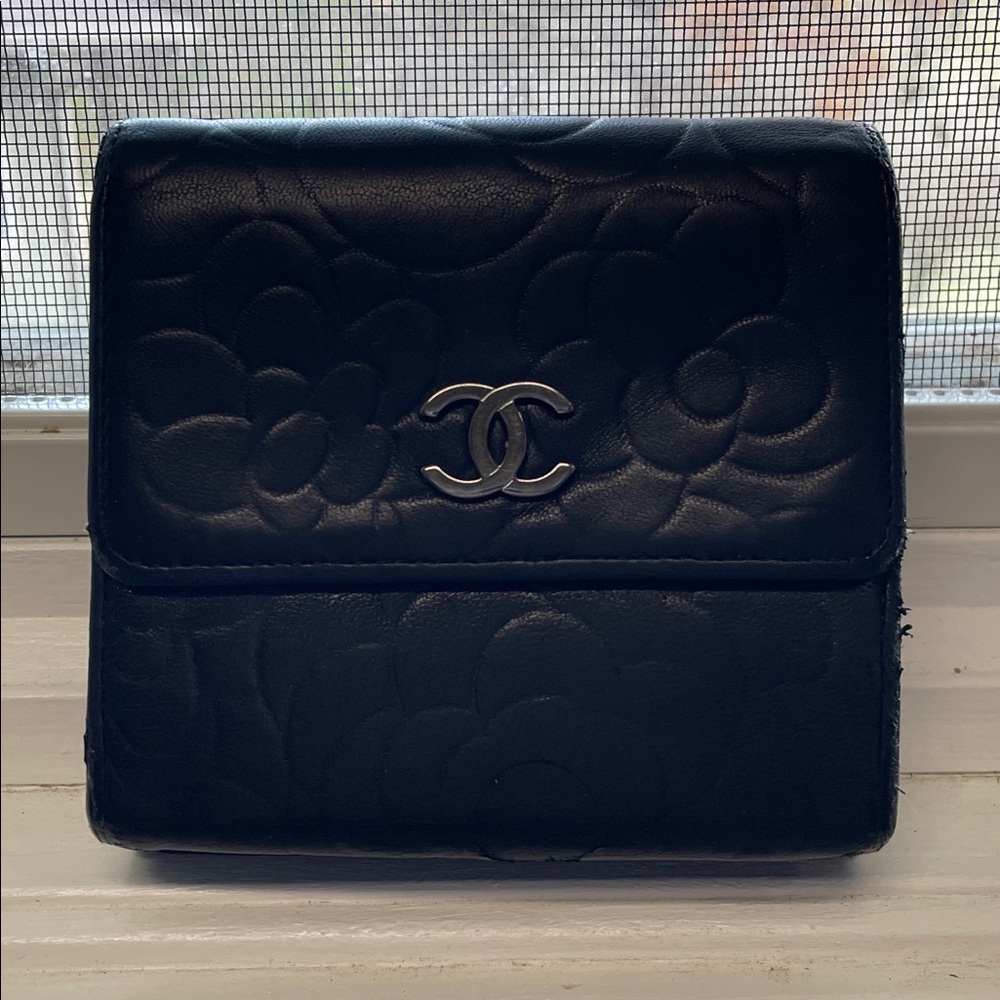 Authentic CHANEL Camellia Black Lambskin Double-hook Wallet - Picture 2 of 16